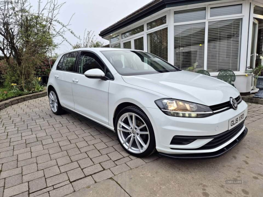 £8950 2019-Volkswagen-Golf-1-0-TSI-S-5dr